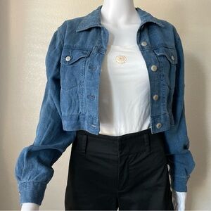 Cropped demin jacket,medium blue wash
Light weight jacket with soft , textured.